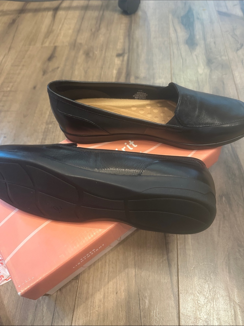 Easy Spirit Black Leather Slip-On Loafers for women - Picture 3 of 9